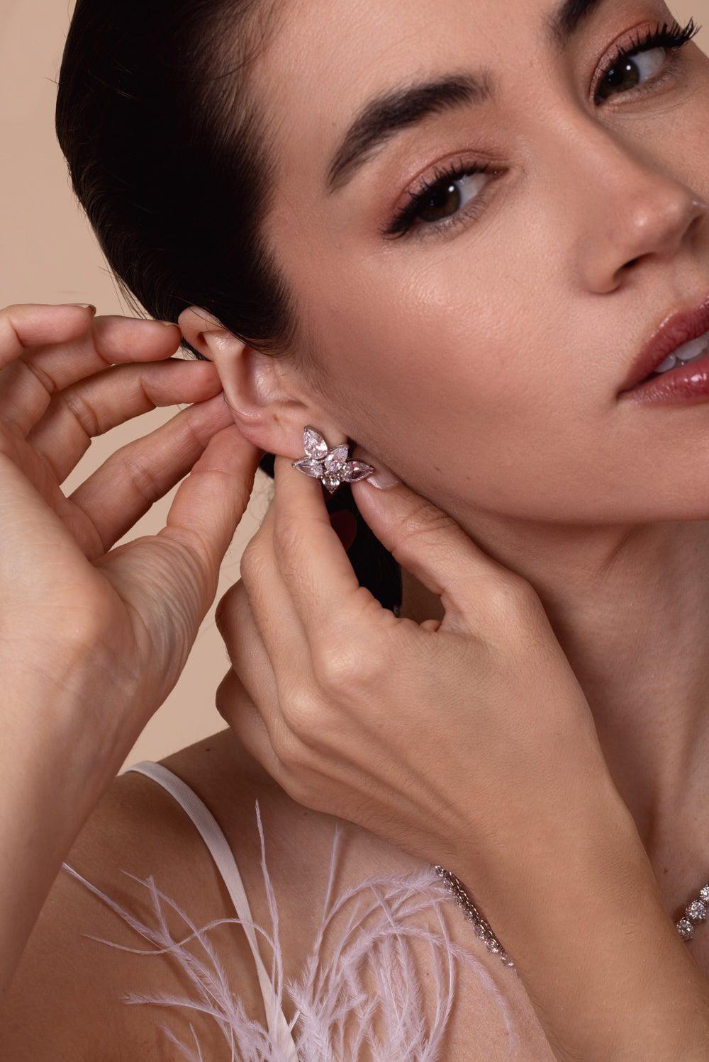 FANTASIA by DESERIO-Pear Shape Cluster Earring-WHITE