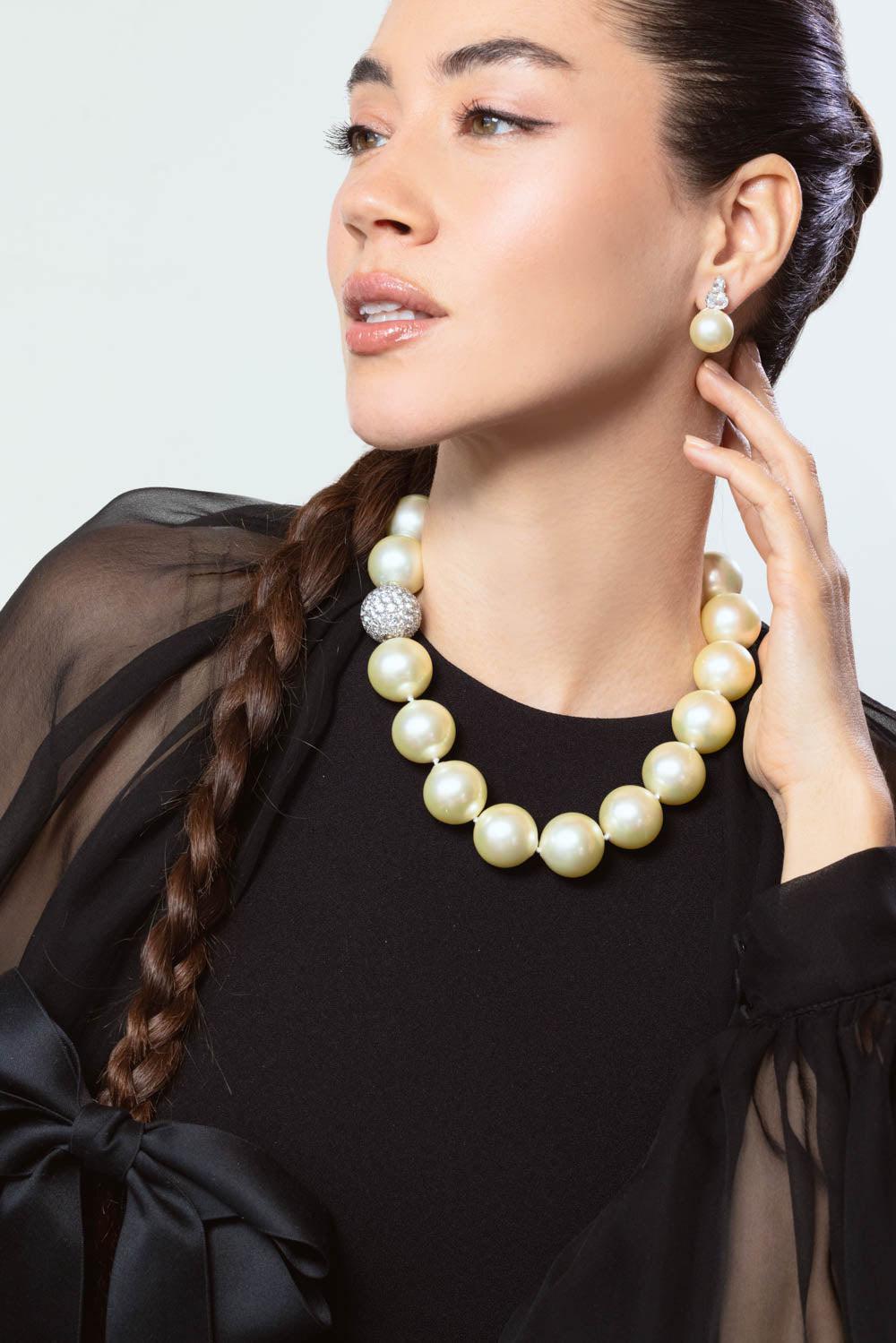 FANTASIA by DESERIO-Ball Clasp Pearl Necklace-WHITE