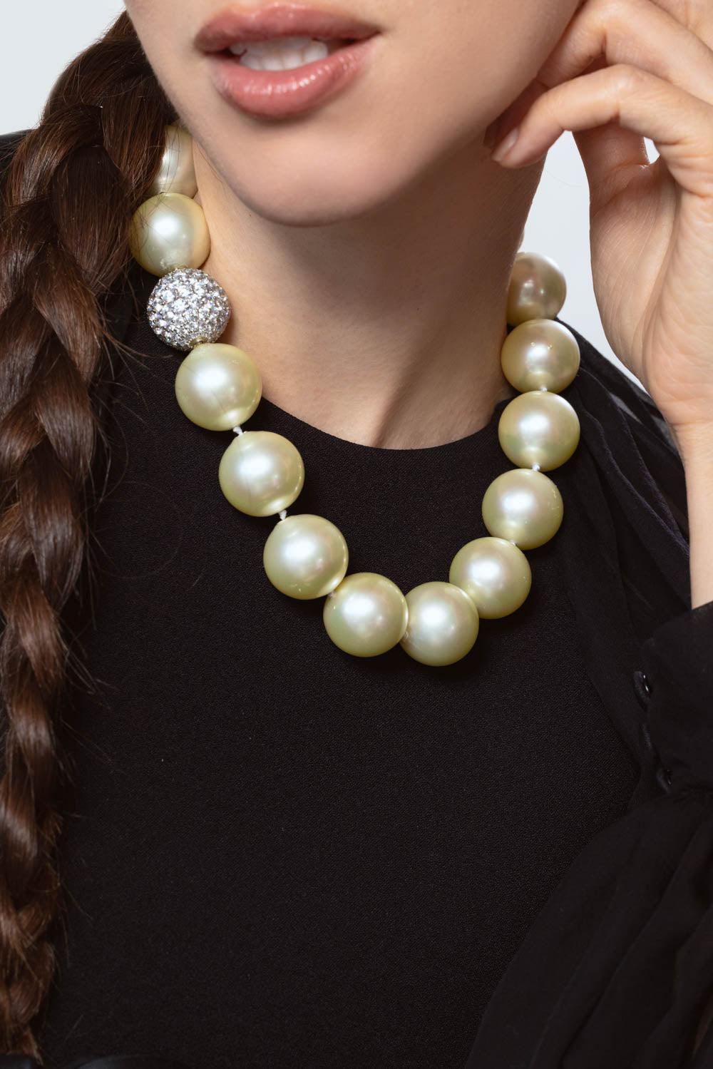 FANTASIA by DESERIO-Ball Clasp Pearl Necklace-WHITE
