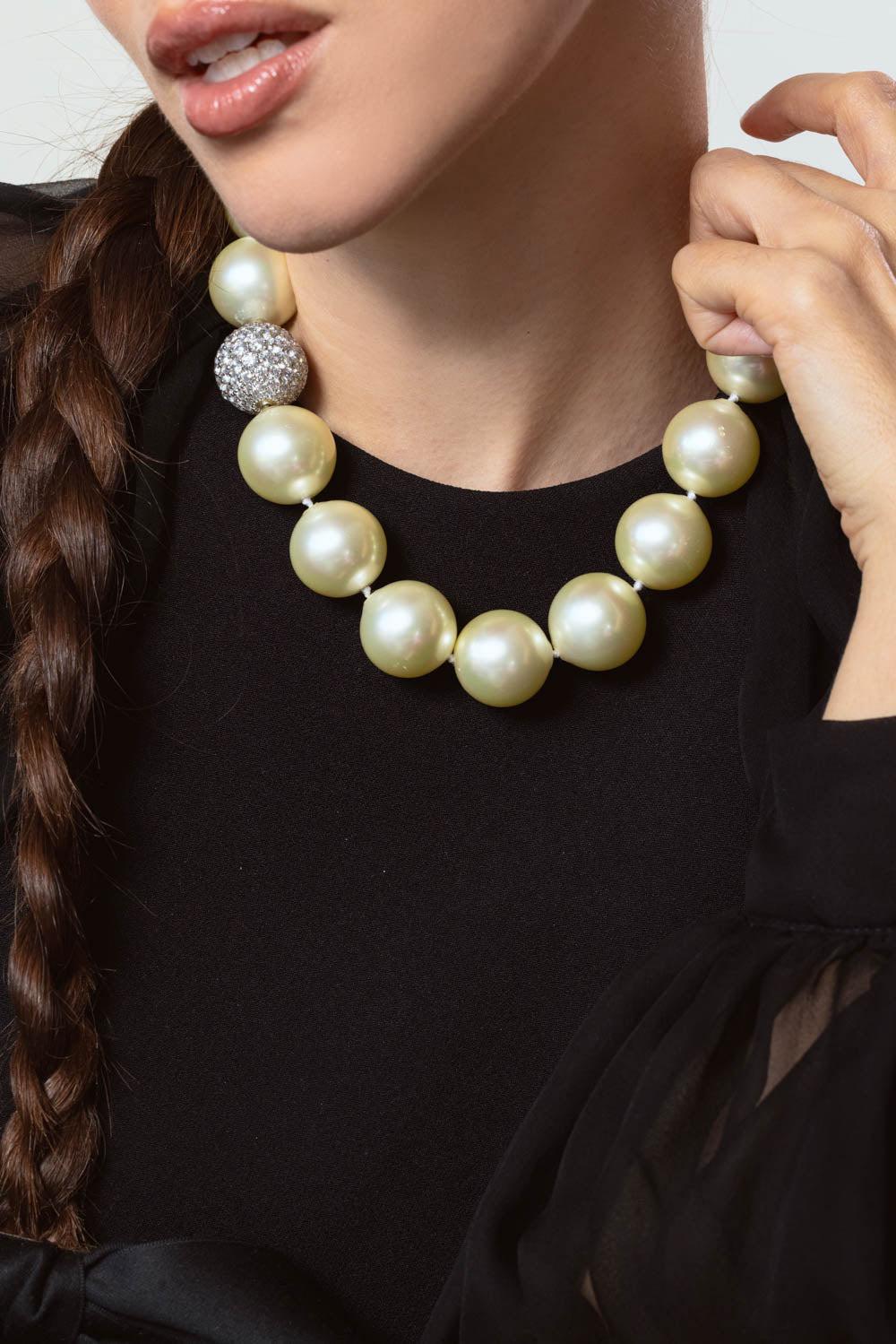 FANTASIA by DESERIO-Ball Clasp Pearl Necklace-WHITE
