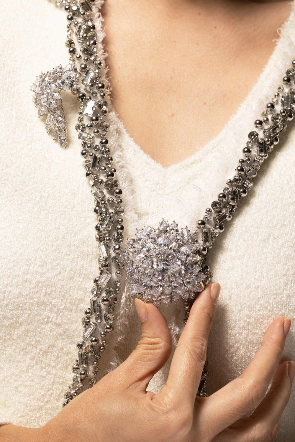 FANTASIA by DESERIO-Flowing Cluster Brooch-WHITE GOLD