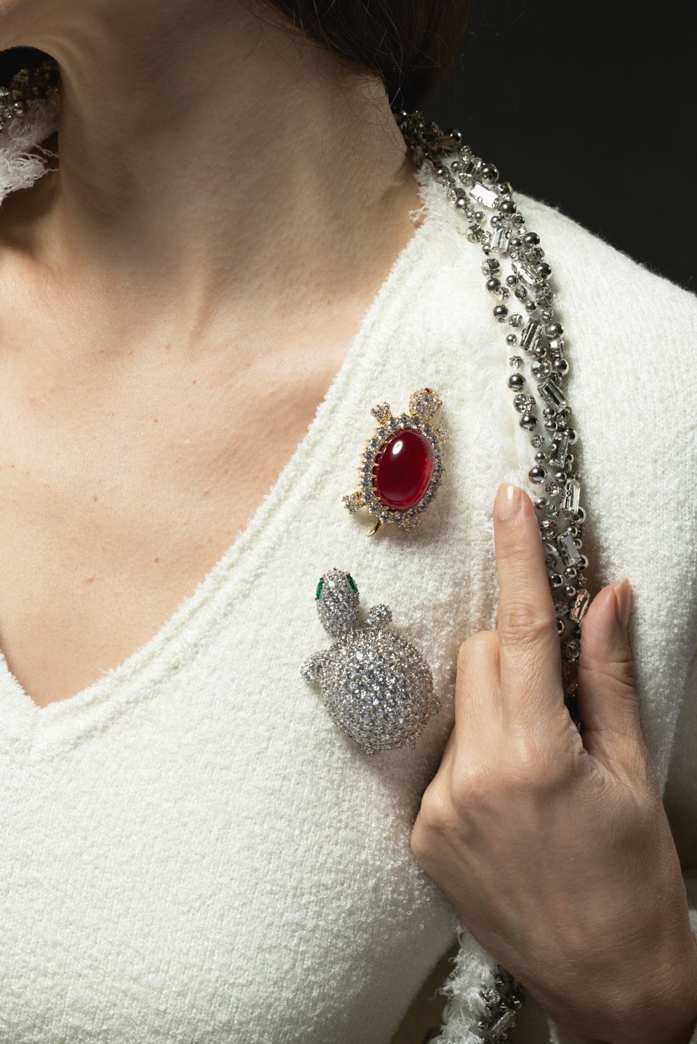 FANTASIA by DESERIO-Green Eyed Turtle Brooch-WHITE GOLD