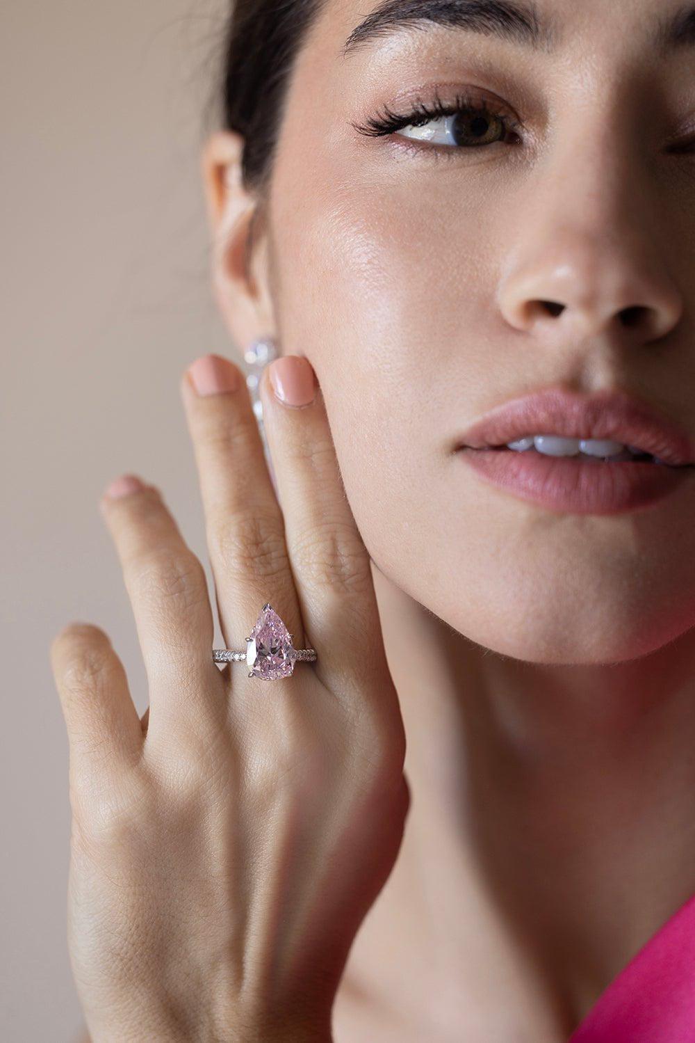 FANTASIA by DESERIO-Pink Pear Band Ring-WHITE
