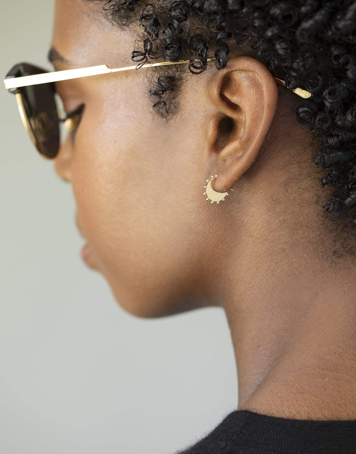 FOUNDRAE-Petite Dotted Crescent Hoops-YELLOW GOLD