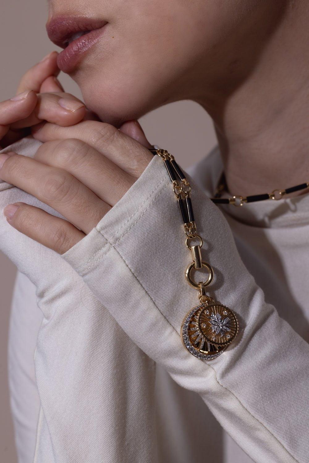 FOUNDRAE-Resilience Medium Medallion-YELLOW GOLD