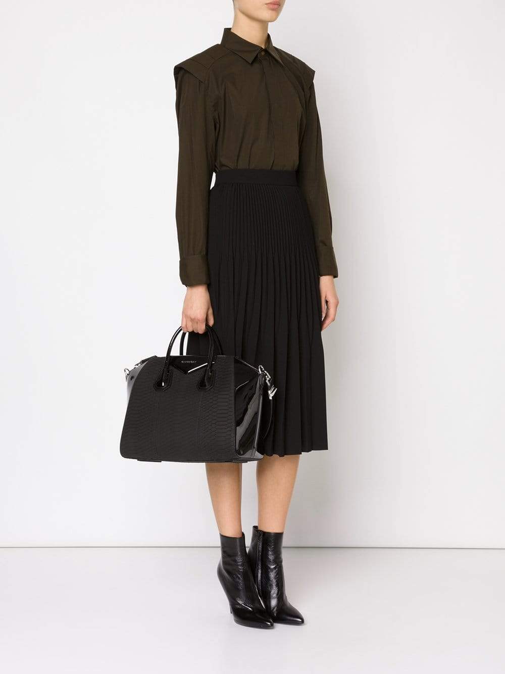 GIVENCHY-Medium Python Antigona-BLACK