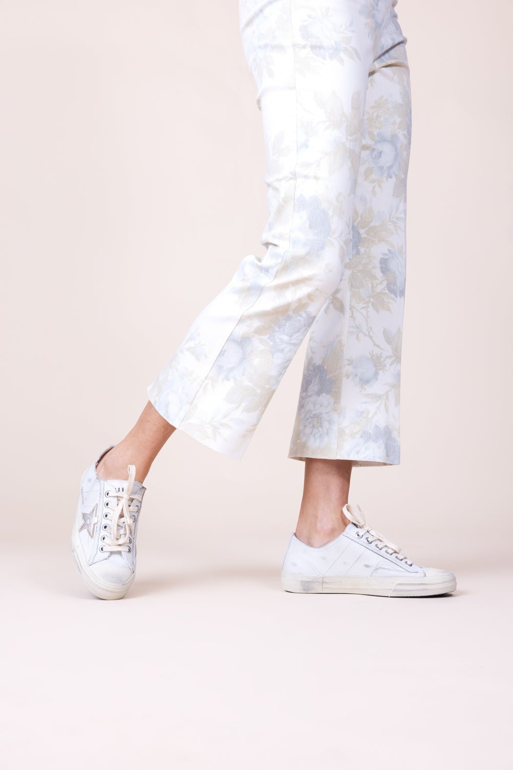 GOLDEN GOOSE-V-Star Sneaker - White Gold-