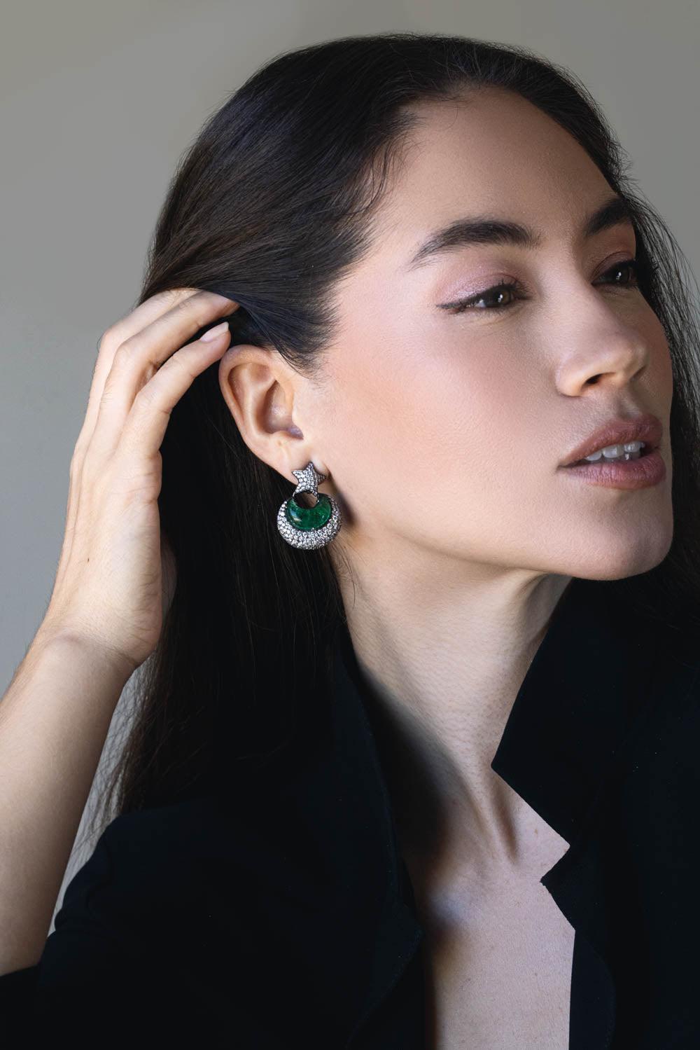GOSHWARA-G-One Emerald Diamond Half Moon Earrings-WHITE GOLD