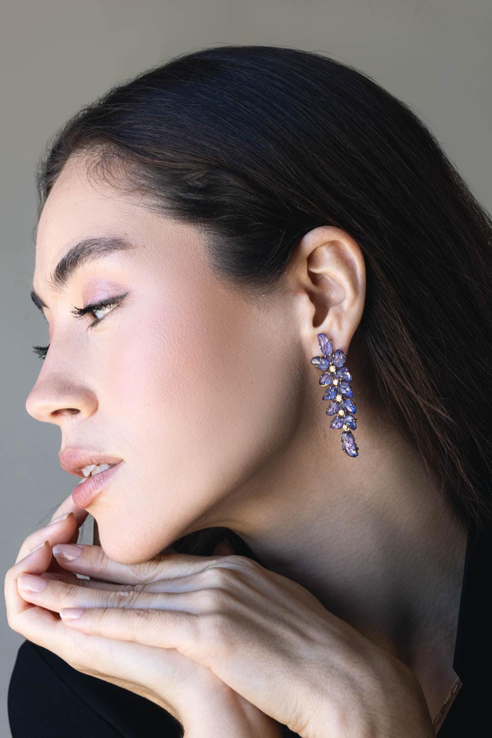GOSHWARA-G-One Carved Tanzanite Leaf Earrings-YELLOW GOLD