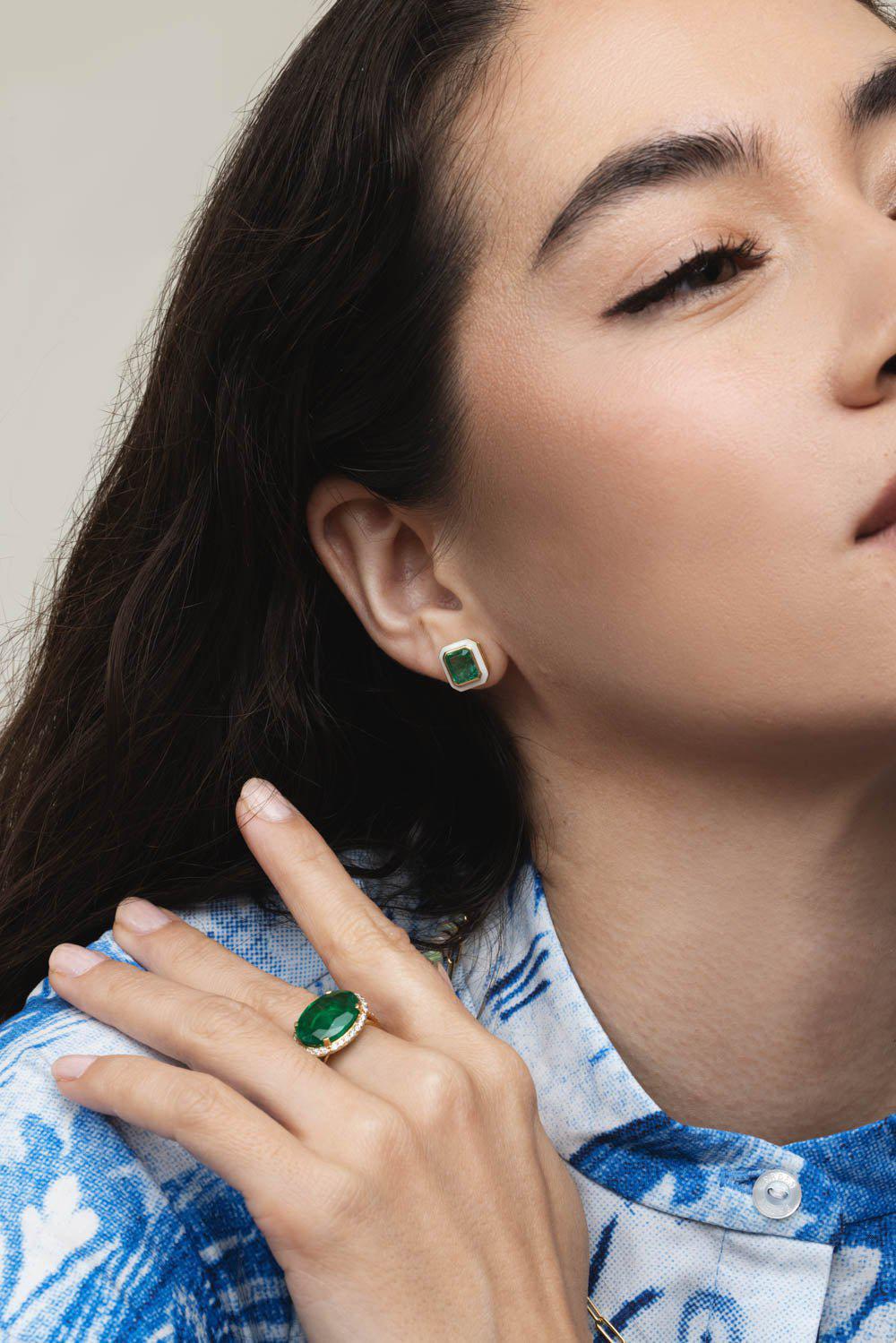 GOSHWARA-Queen Emerald Stud Earrings-YELLOW GOLD