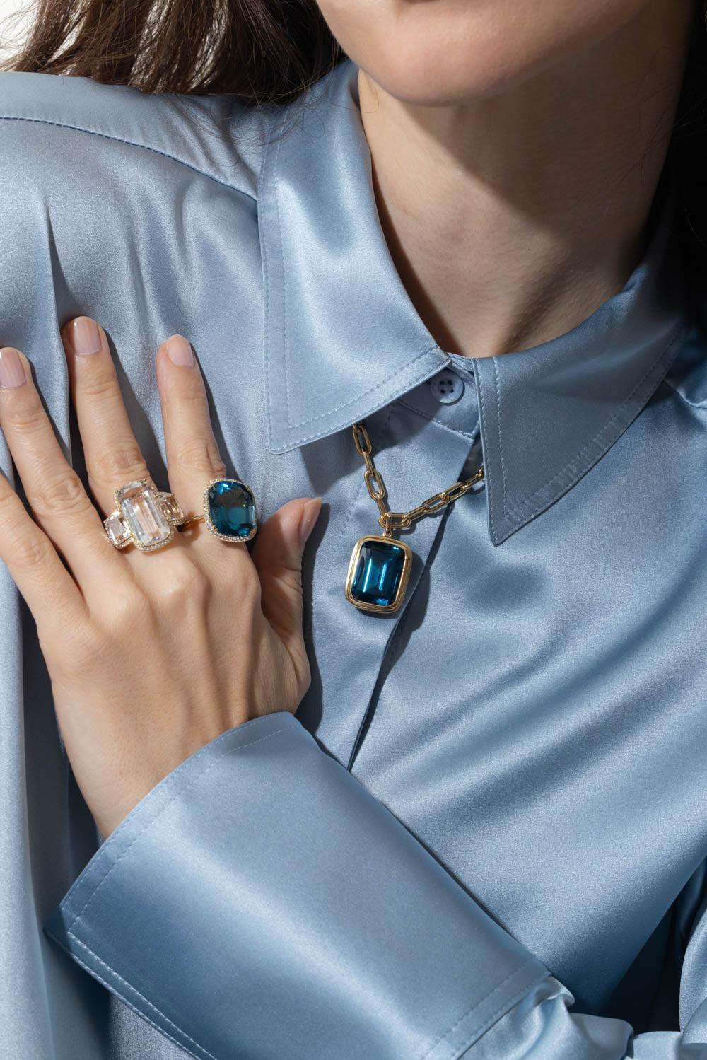 GOSHWARA-Manhattan London Blue Topaz Pendant Necklace-YELLOW GOLD