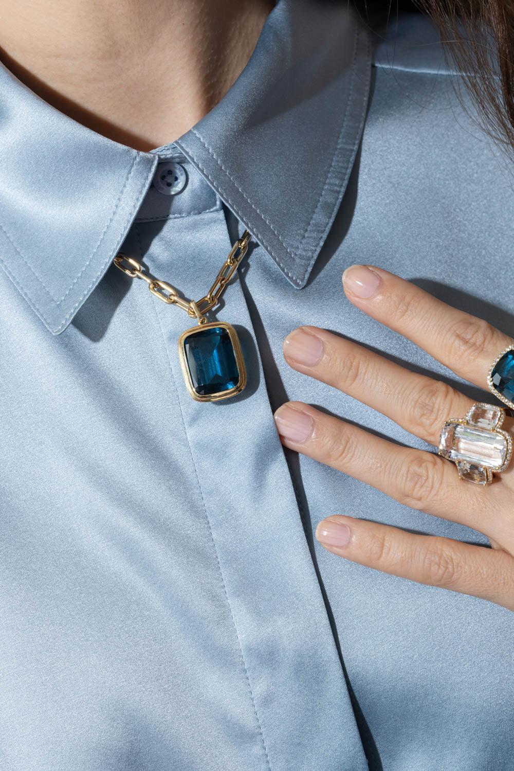 GOSHWARA-Manhattan London Blue Topaz Pendant Necklace-YELLOW GOLD