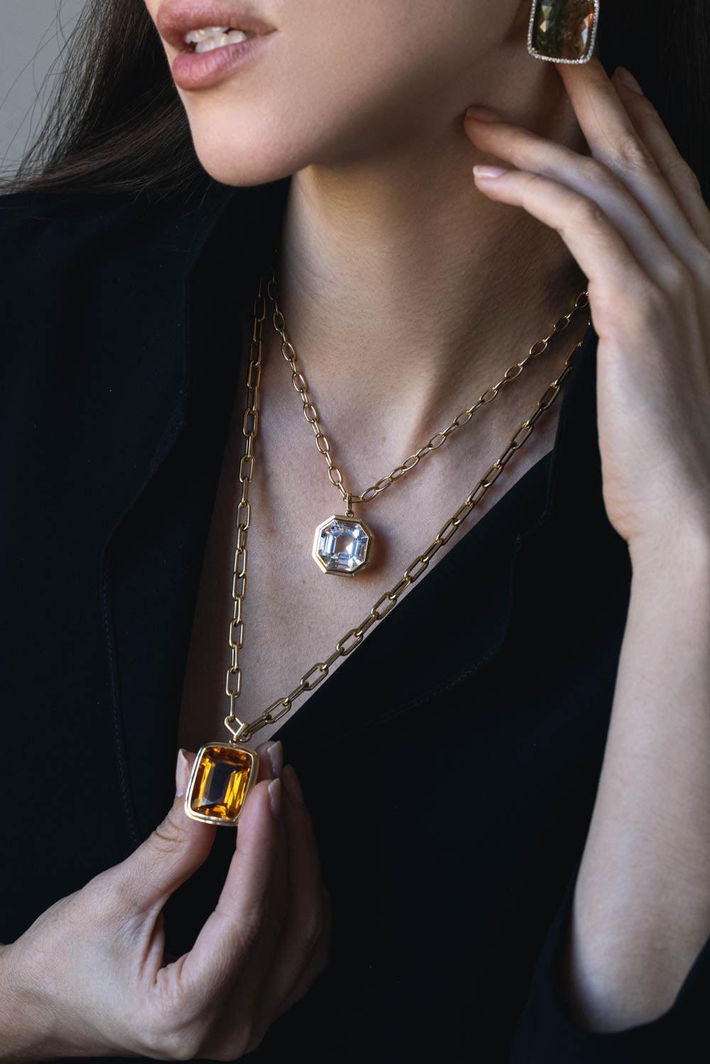 GOSHWARA-Manhattan Rock Crystal Pendant Necklace-YELLOW GOLD