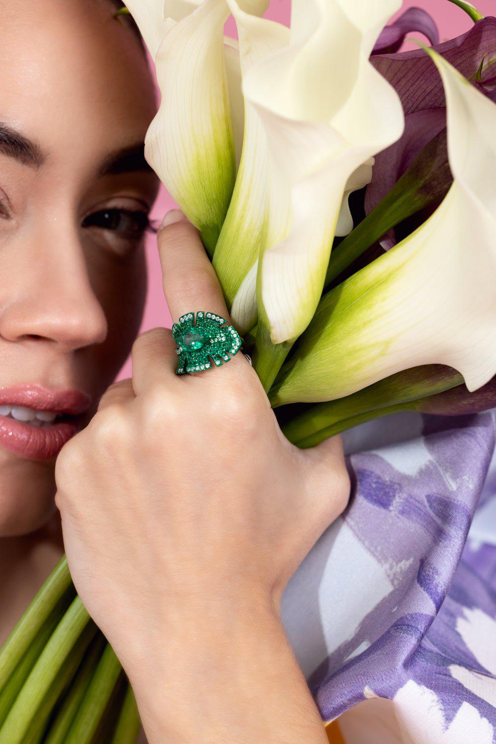 GRAZIELA-Emerald Folha Ring-YELLOW GOLD