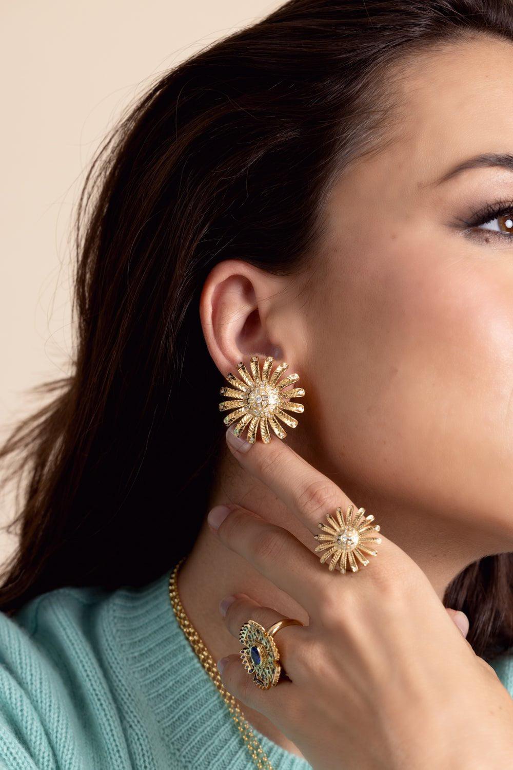 HARWELL GODFREY-Sunflower Button Stud Earrings-YELLOW GOLD