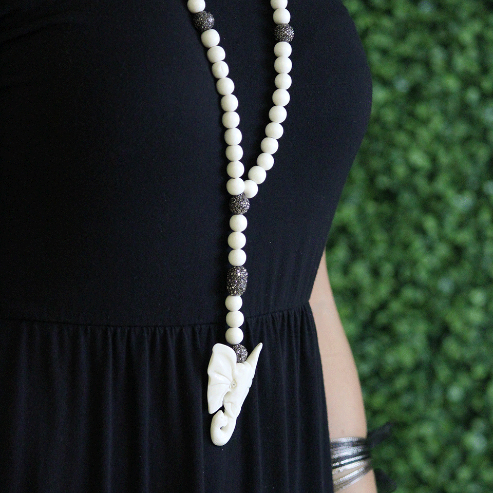 HIPCHIK-Wood Necklace With Elephant Pendant-WHITE