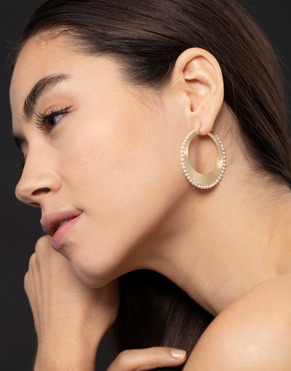 IRENE NEUWIRTH JEWELRY-White Akyoa Pearl Hoop Earrings-YELLOW GOLD