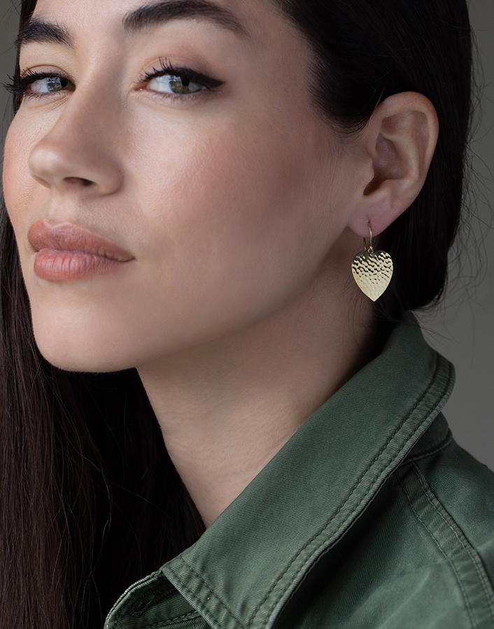 JENNIFER MEYER-Hammered Heart Drop Earrings-YELLOW GOLD