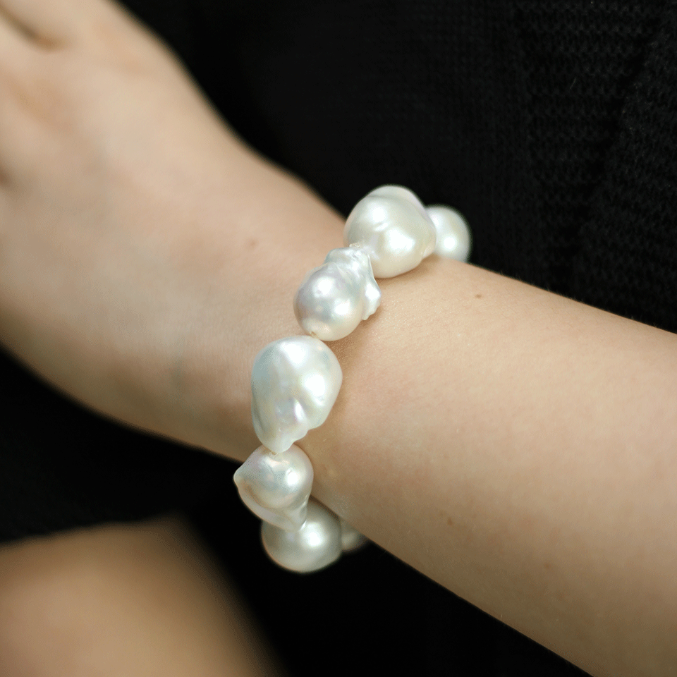 JORDAN ALEXANDER-White Baroque Pearl Bracelet-WHITE