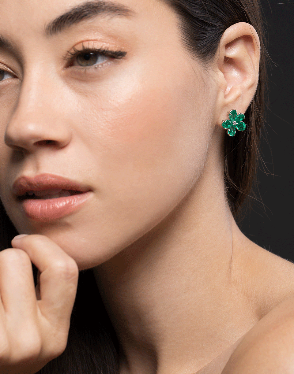 KWIAT-Emerald Flower Earrings-PLATINUM
