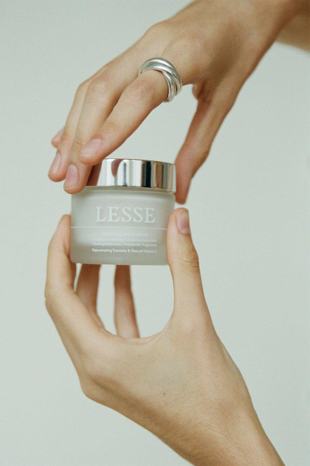 LESSE-Essential Moisturizer-O/S