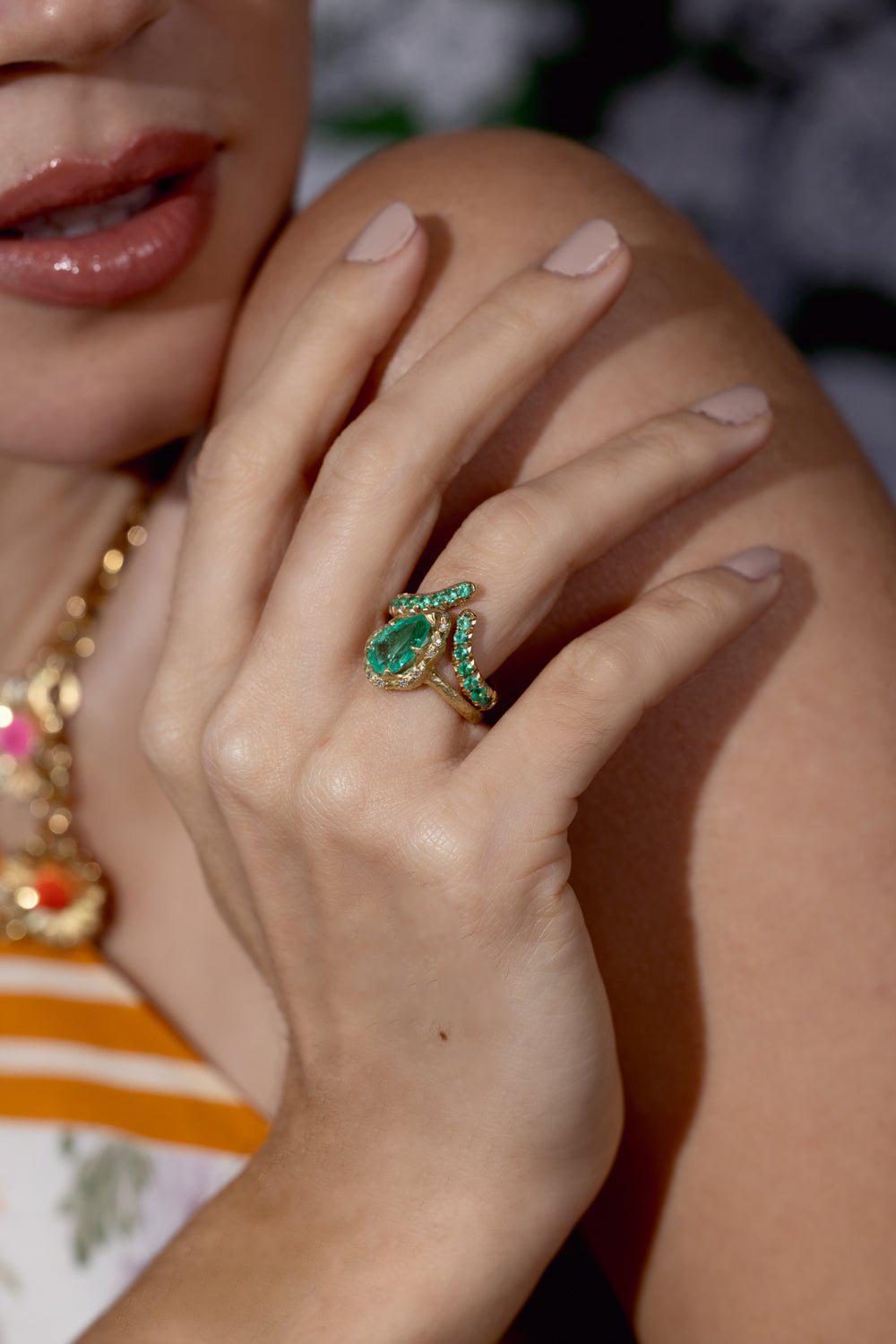 LOGAN HOLLOWELL-Baby Queen Emerald Full Pave Ring-YELLOW GOLD