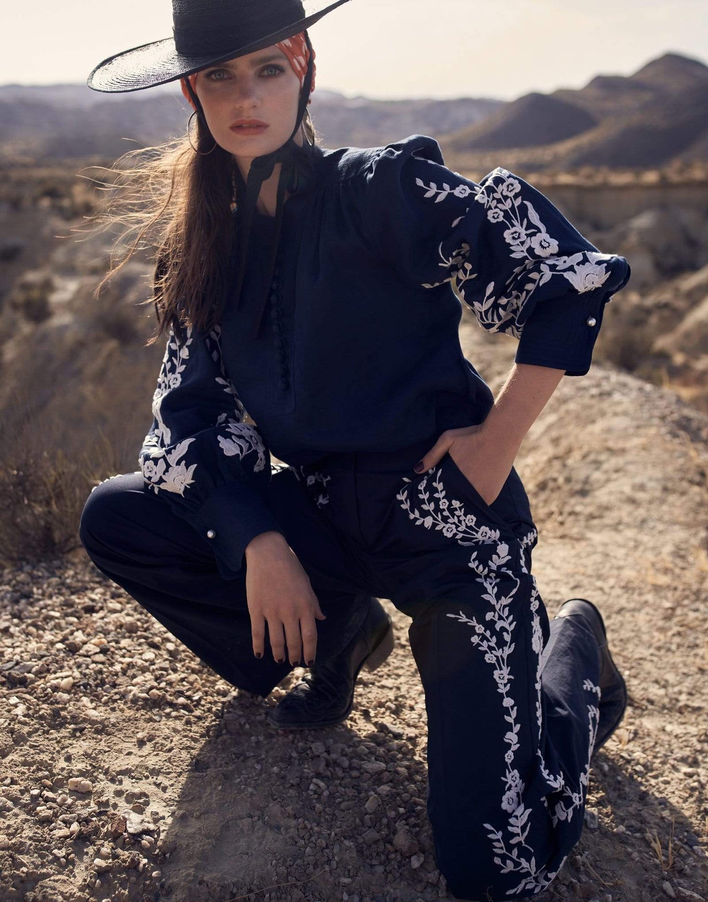MAISON COMMON-Embroidered Linen Pant-