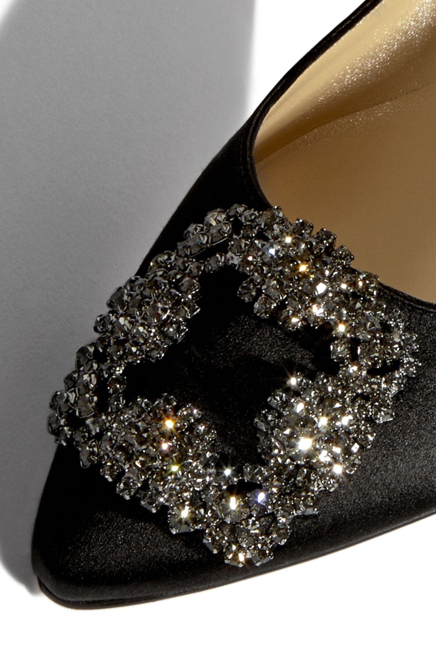 MANOLO BLAHNIK-Hangisi Flat - Black-