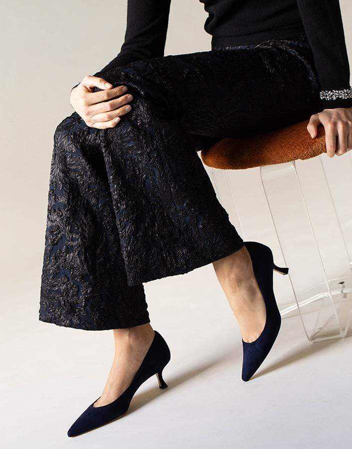 MANOLO BLAHNIK-Navy Srila Suede Pump-