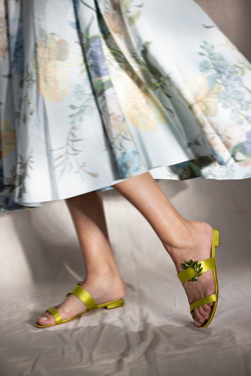 MANOLO BLAHNIK-Chivela Flat-