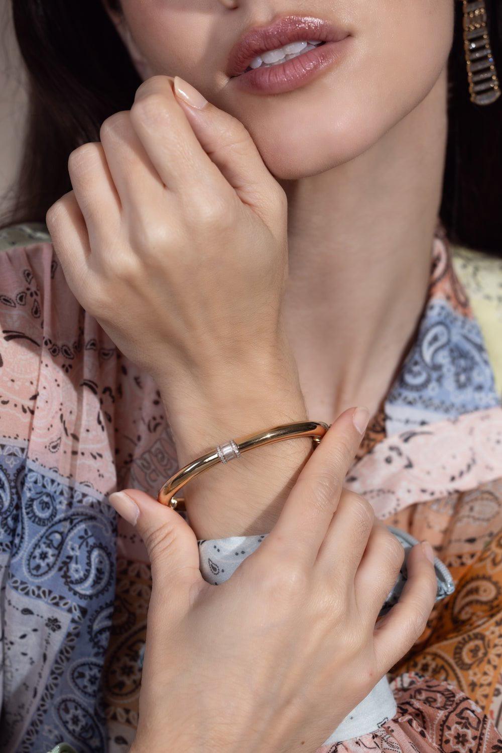 MOKSH-Paro Oval Bangle Bracelet-