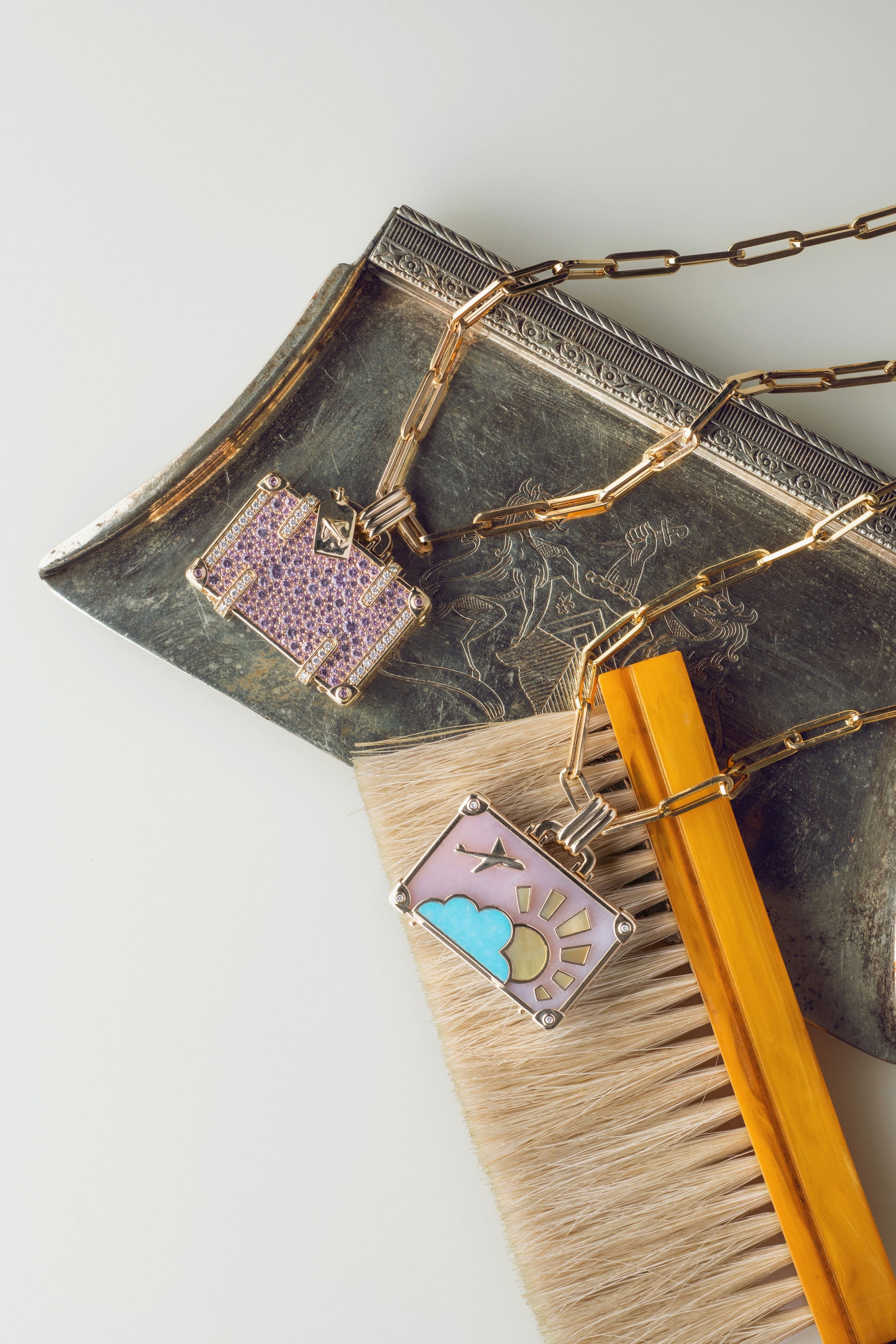 NEVERNOT-Large Flamingo Sunset Suitcase Necklace-YELLOW GOLD