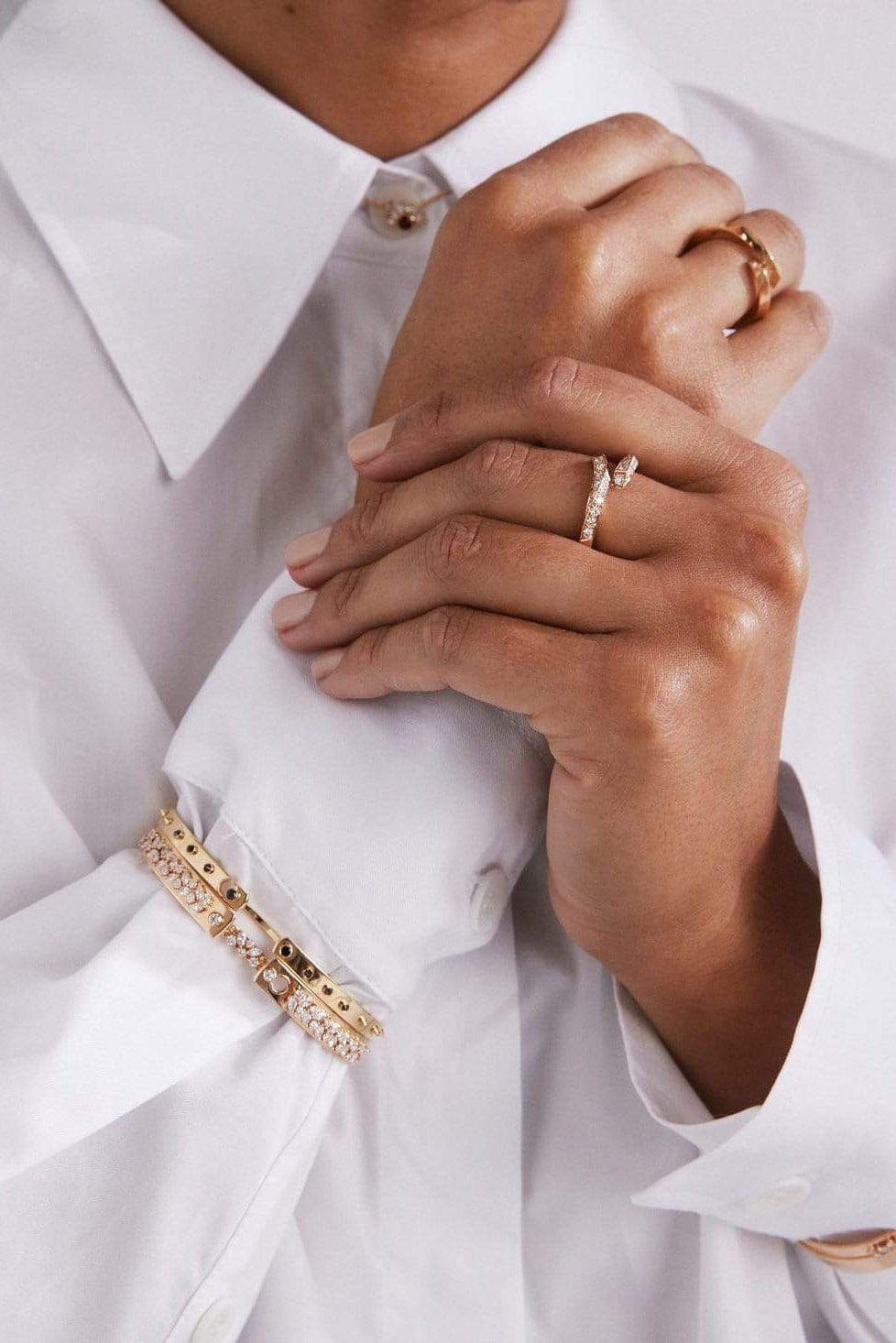 NOUVEL HERITAGE-Soiree Mood Bangle-YELLOW GOLD