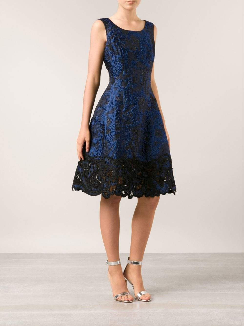 OSCAR DE LA RENTA-Lame Embroidered Bottom Dress-