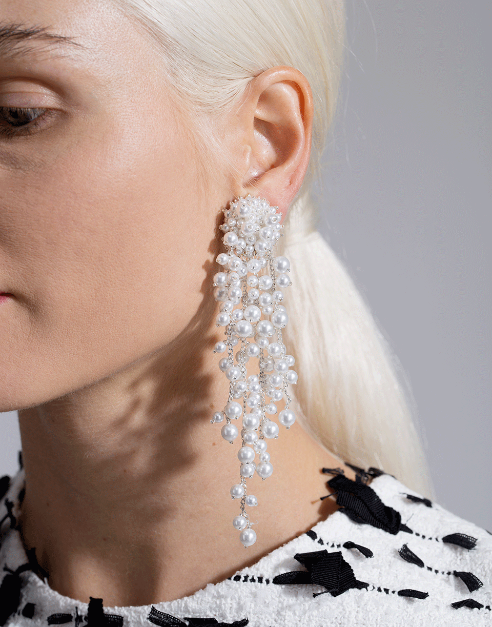OSCAR DE LA RENTA-Pearl Drop Cluster Clip Earrings-PEARL