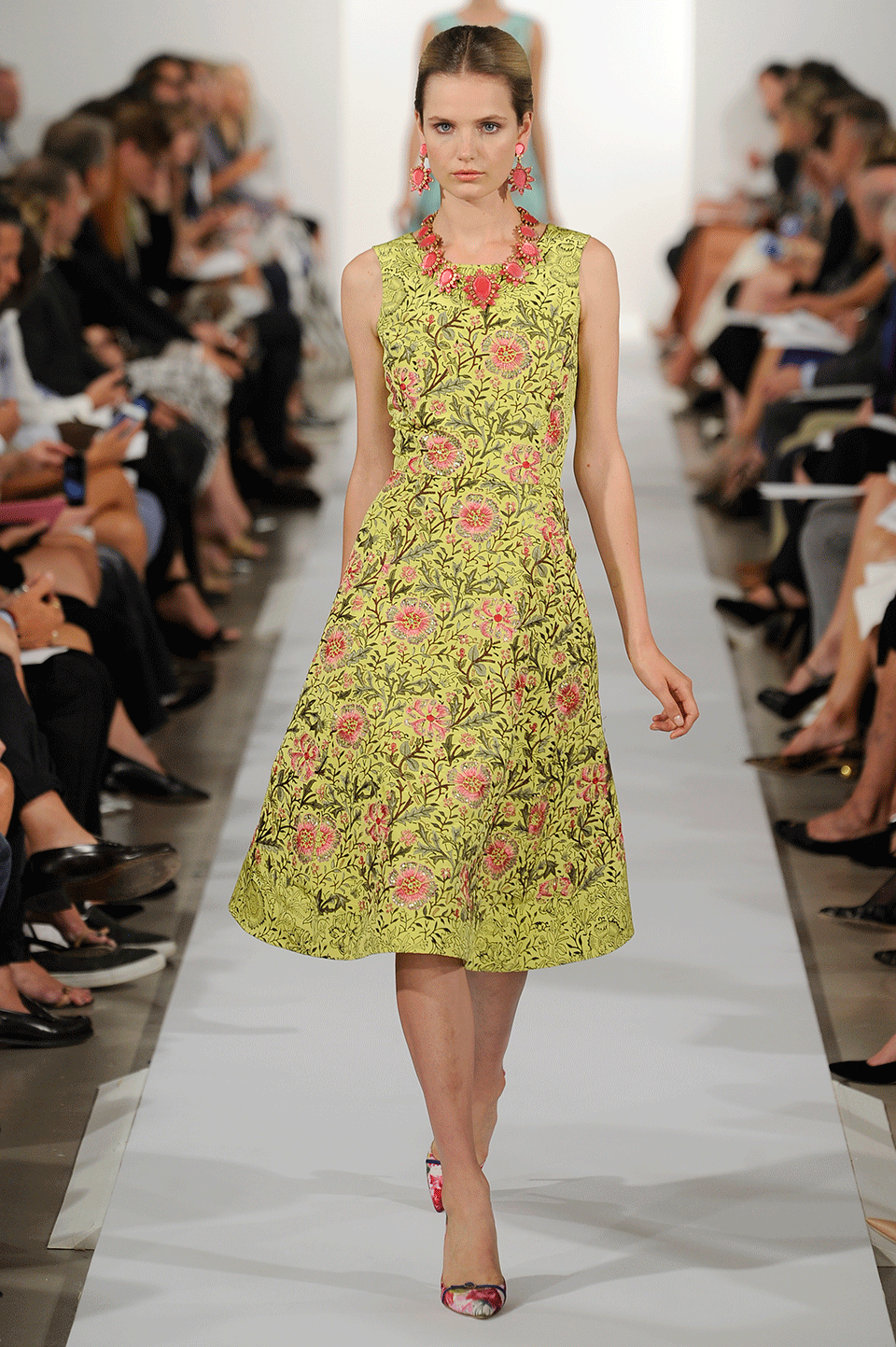 OSCAR DE LA RENTA-Bold Pear Shape Jewel Necklace-SORBET