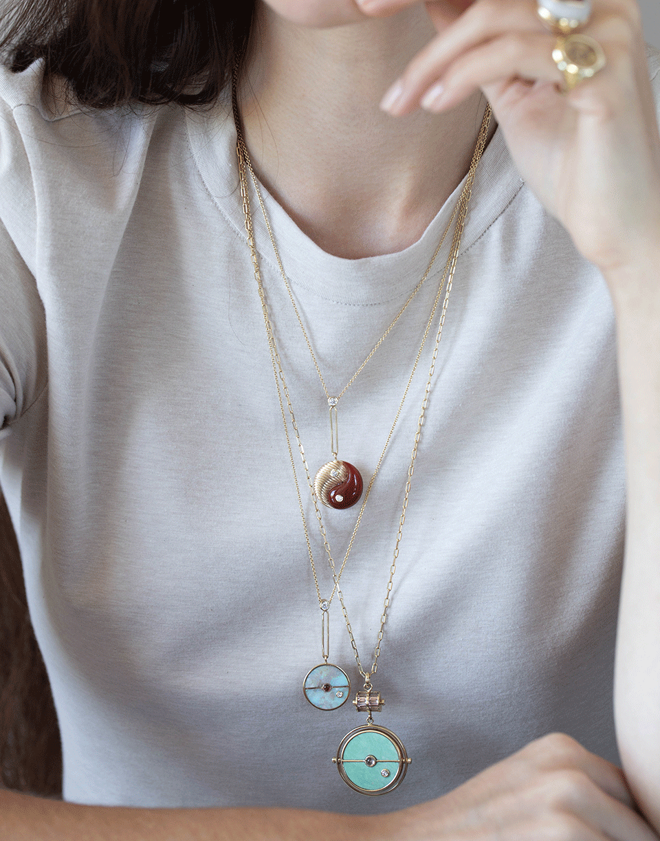 RETROUVAI-Carnelian Ying Yang Pendant Necklace-YELLOW GOLD