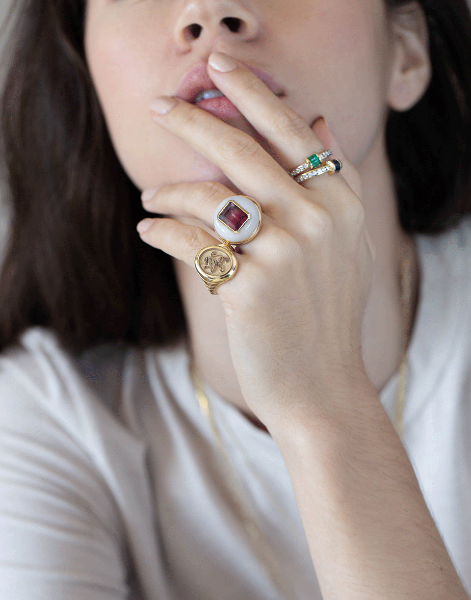 RETROUVAI-Emerald and Diamond Channel Band-YELLOW GOLD