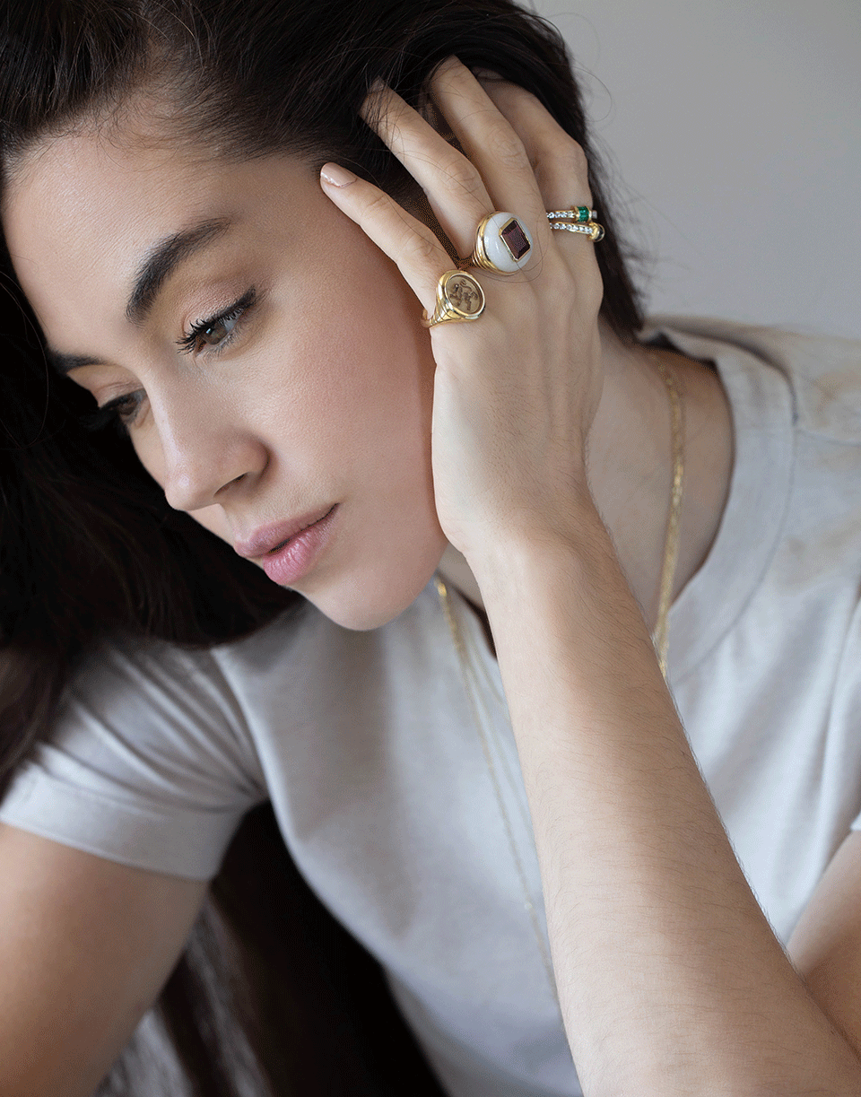 RETROUVAI-Emerald and Diamond Channel Band-YELLOW GOLD