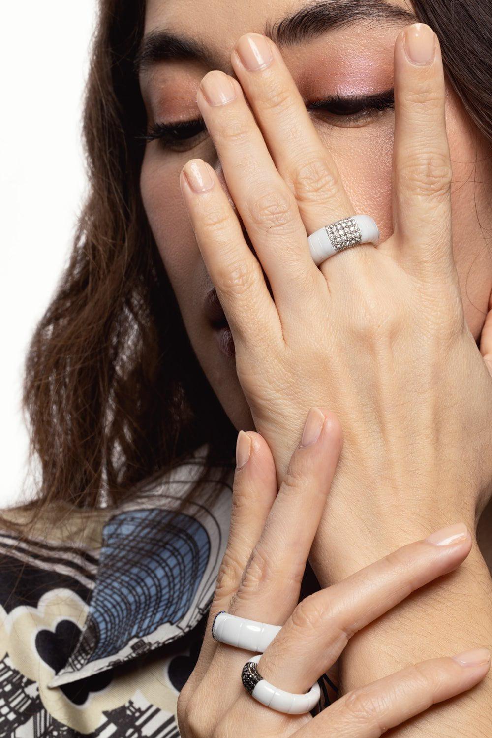 ROBERTO DEMEGLIO-White Ceramic Diamond Bar Pura Ring-WHITE GOLD