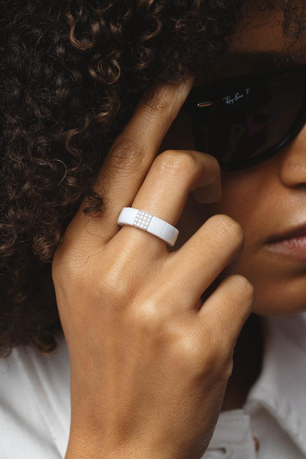 ROBERTO DEMEGLIO-1 Row Diamond White Ceramic Scacco Stretch Ring-WHITE GOLD