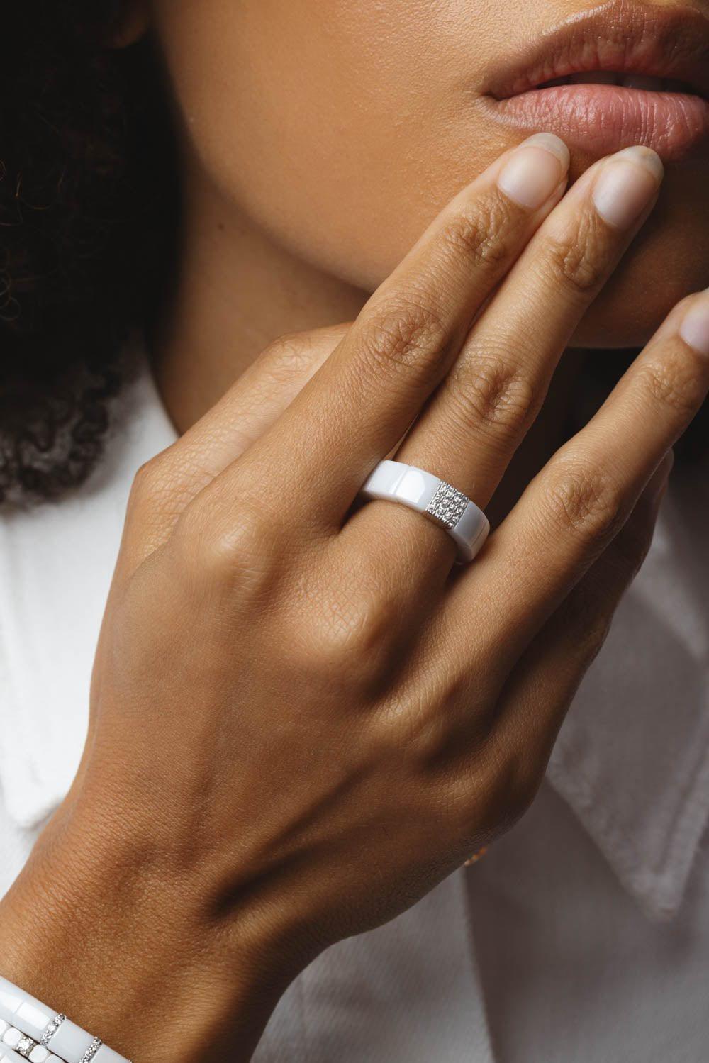 ROBERTO DEMEGLIO-1 Row Diamond White Ceramic Scacco Stretch Ring-WHITE GOLD