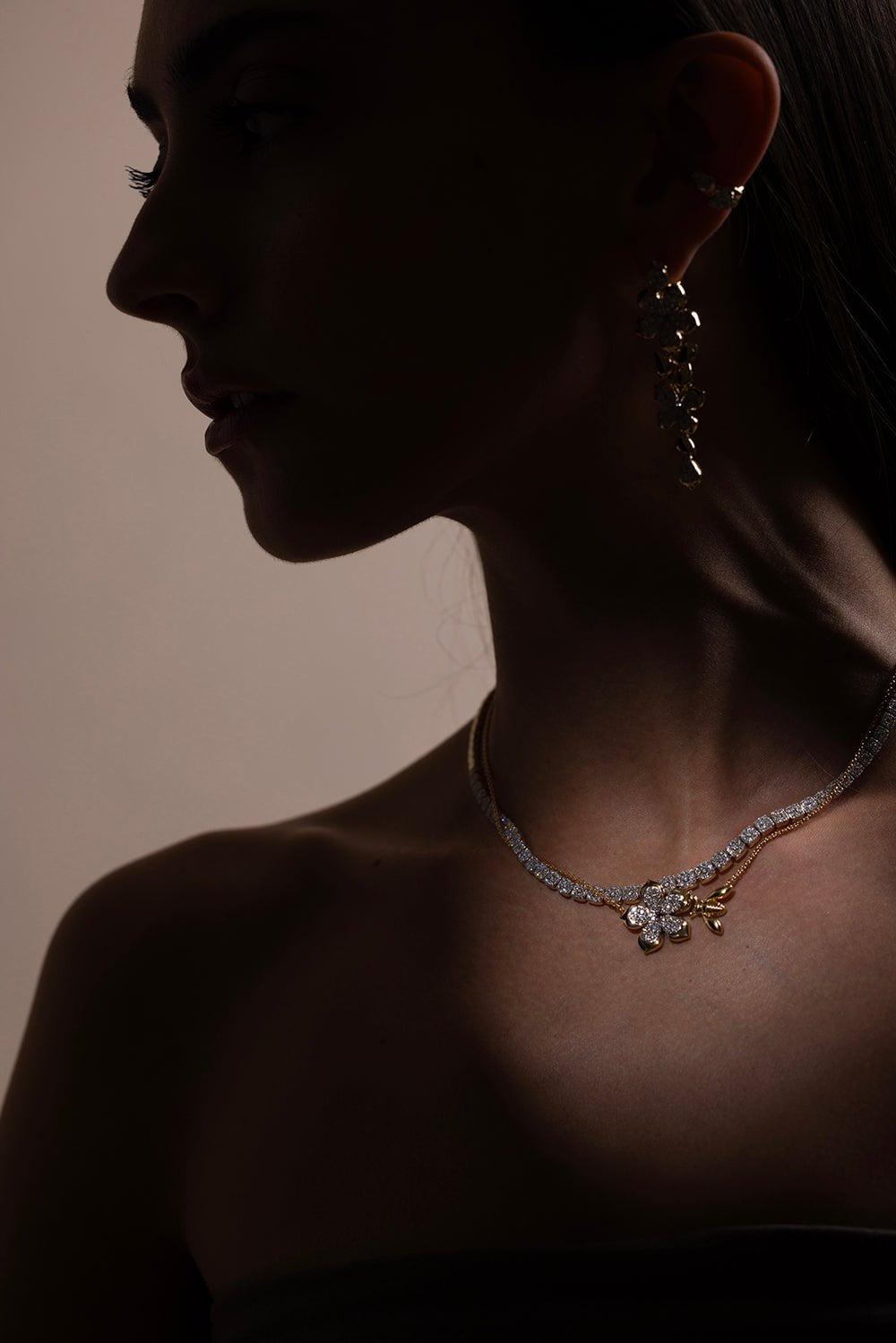 SARA WEINSTOCK-Queen Bee Flower Necklace-YELLOW GOLD