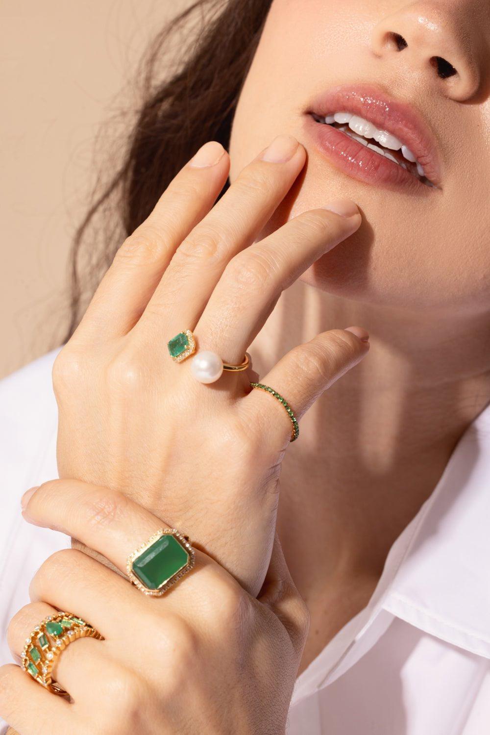 SHAY JEWELRY-PEARL EMERALD TILTED HALO TWIN RING-YELLOW GOLD