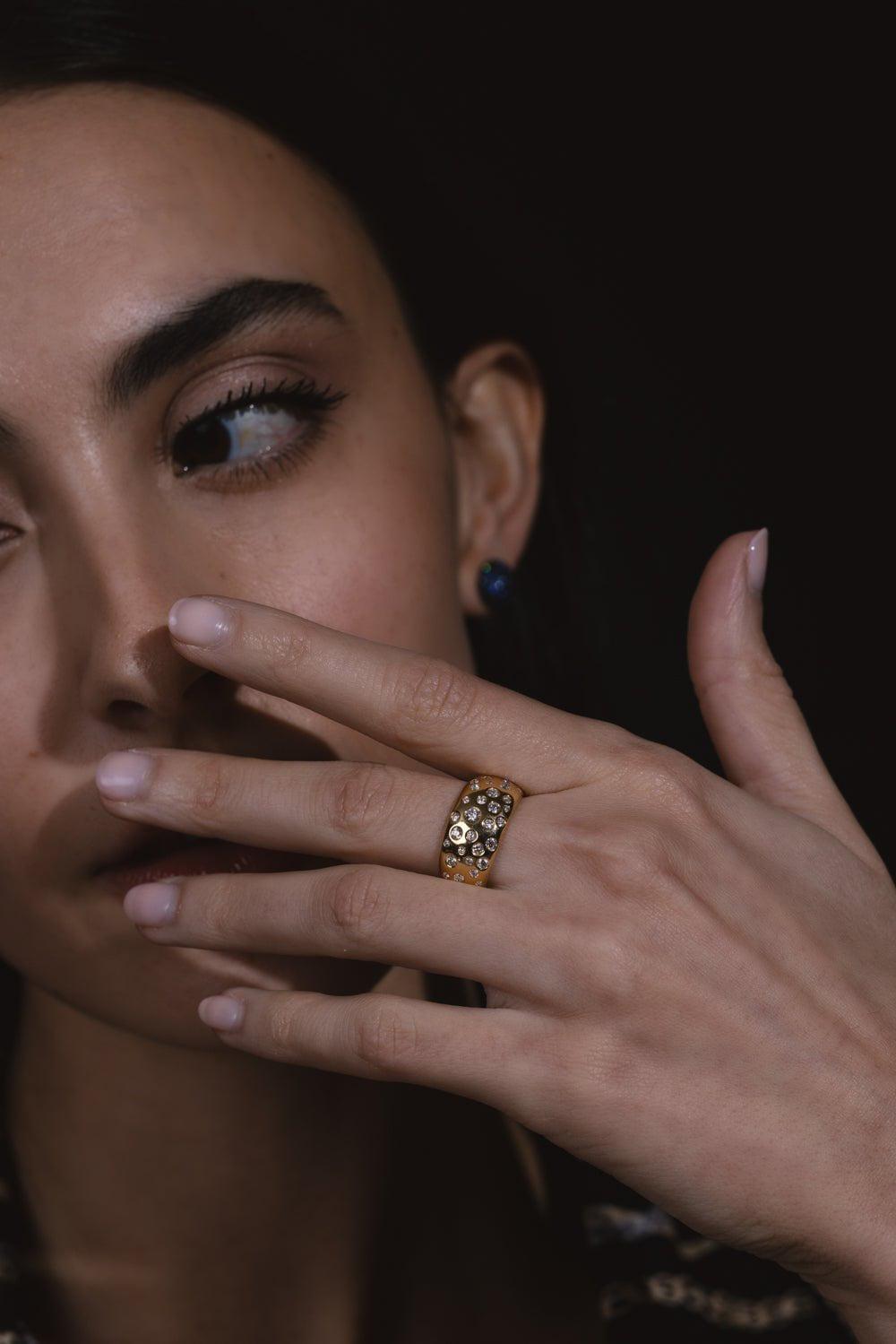 SIDNEY GARBER-Spotted Soft Volume Ring-YELLOW GOLD