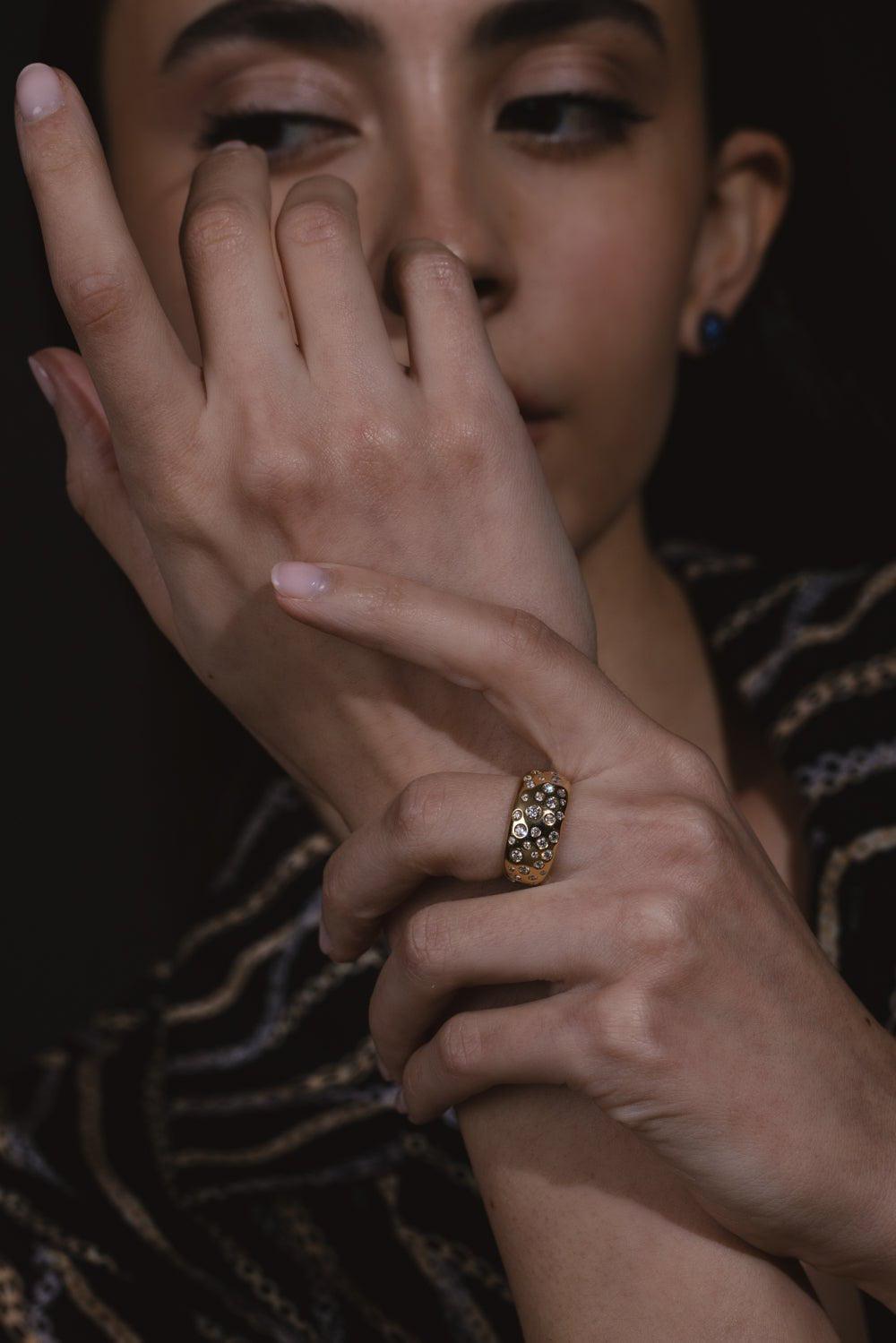 SIDNEY GARBER-Spotted Soft Volume Ring-YELLOW GOLD