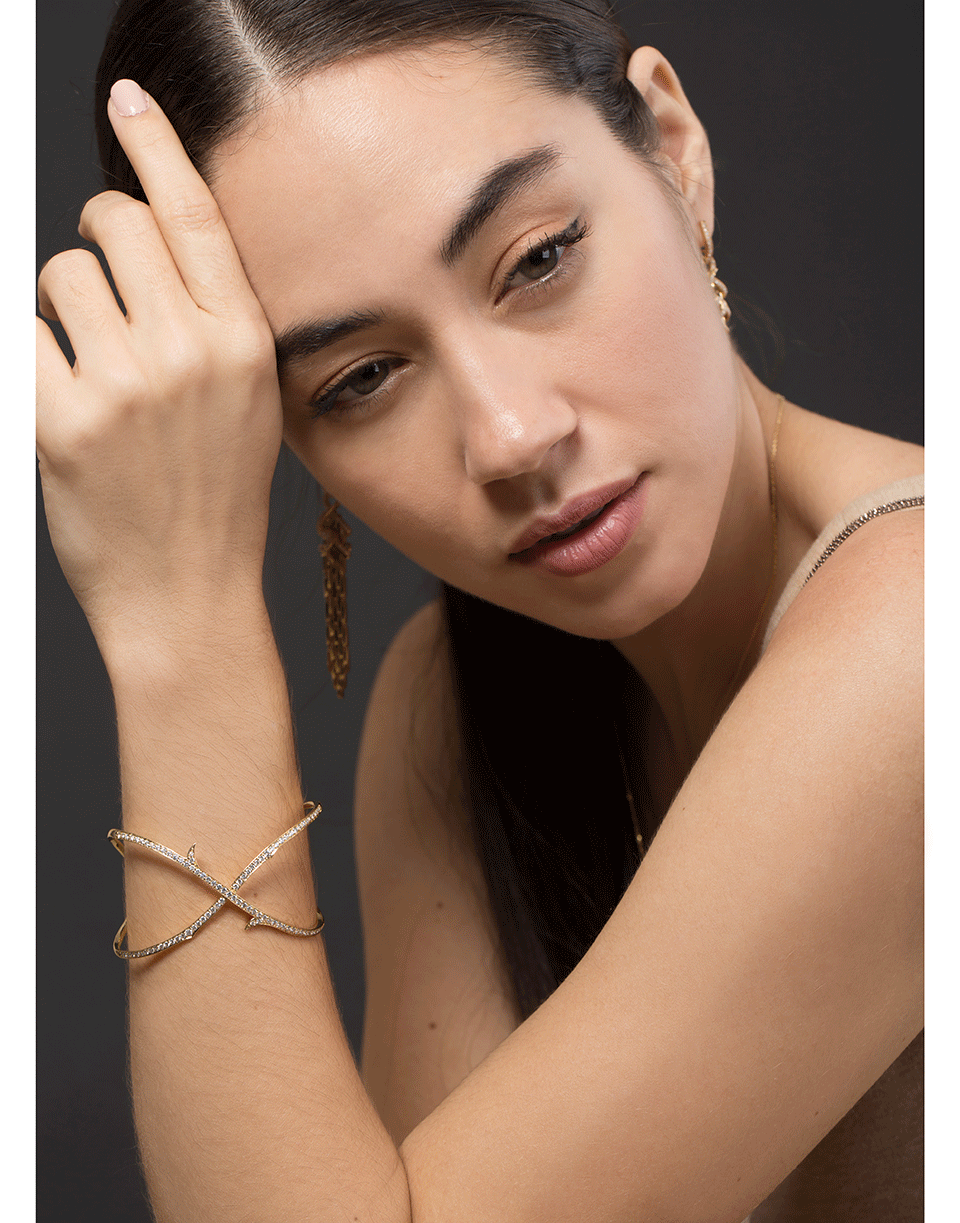 STEPHEN WEBSTER-Thorn Stem Crossover Diamond Cuff-YELLOW GOLD