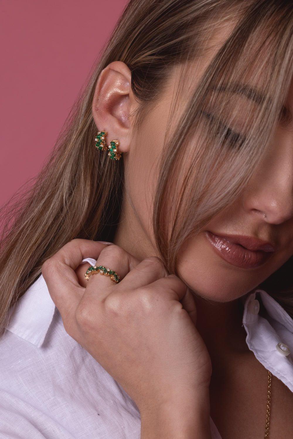 SUZANNE KALAN-Shimmer Emerald Mini Hoop Earrings-YELLOW GOLD