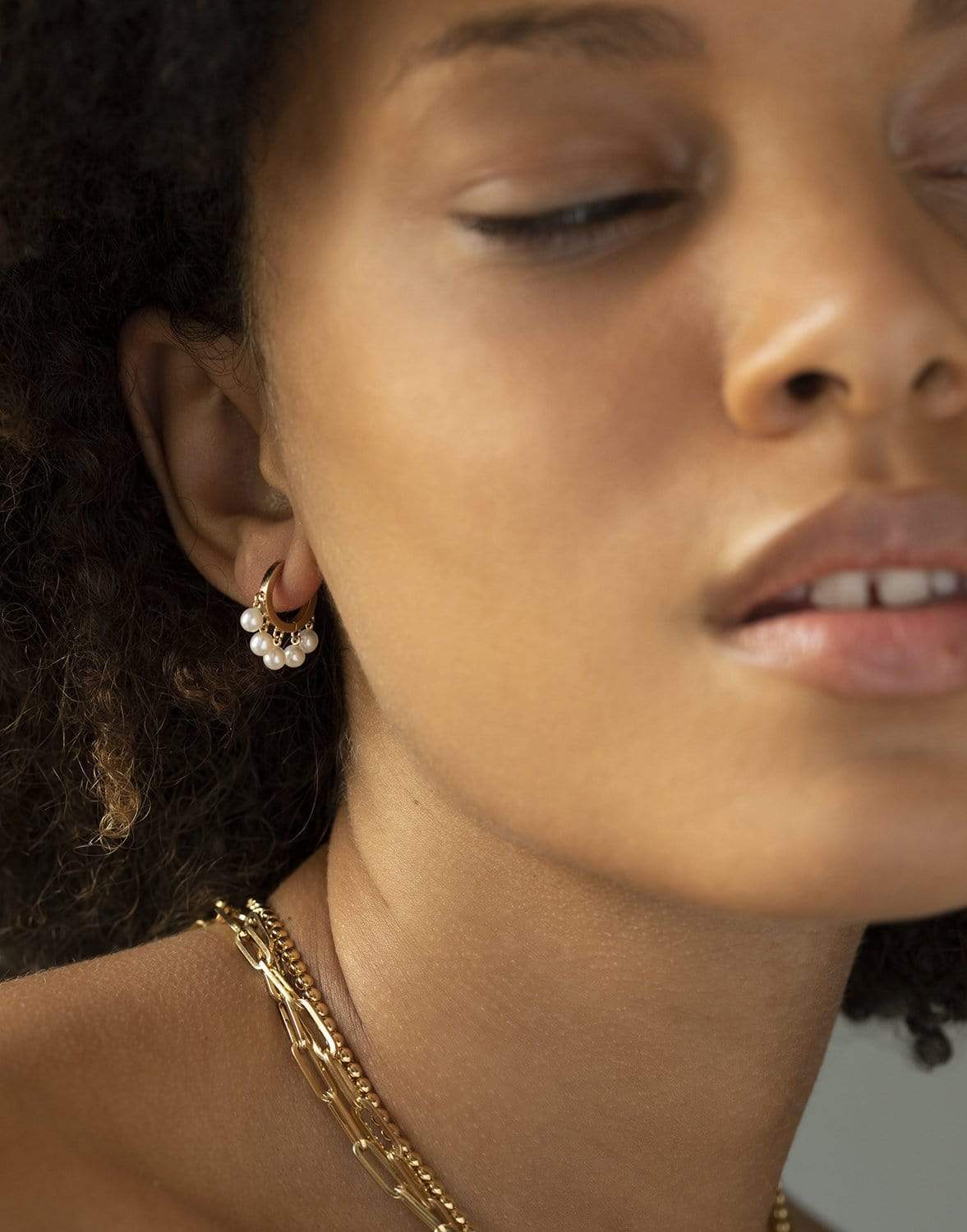 SYDNEY EVAN-Pearl Shaker Huggies-YELLOW GOLD