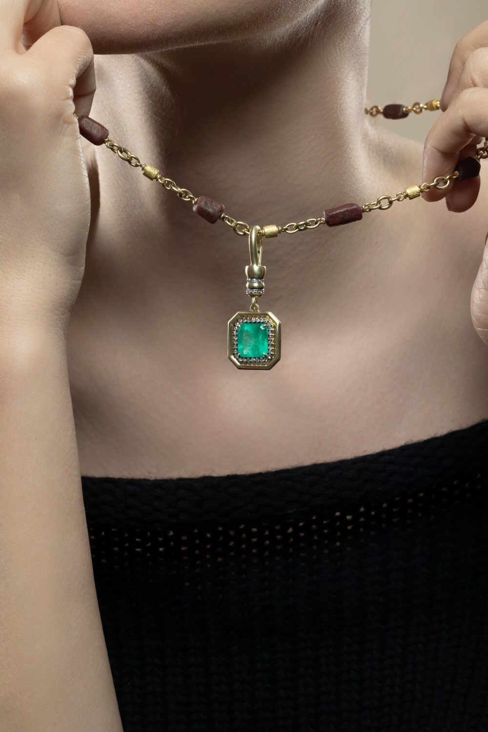 Colombian Emerald Neo Clasp Pendant-YELLOW GOLD-JEWELRYFINE JEWELPENDANT-SYLVA & CIE